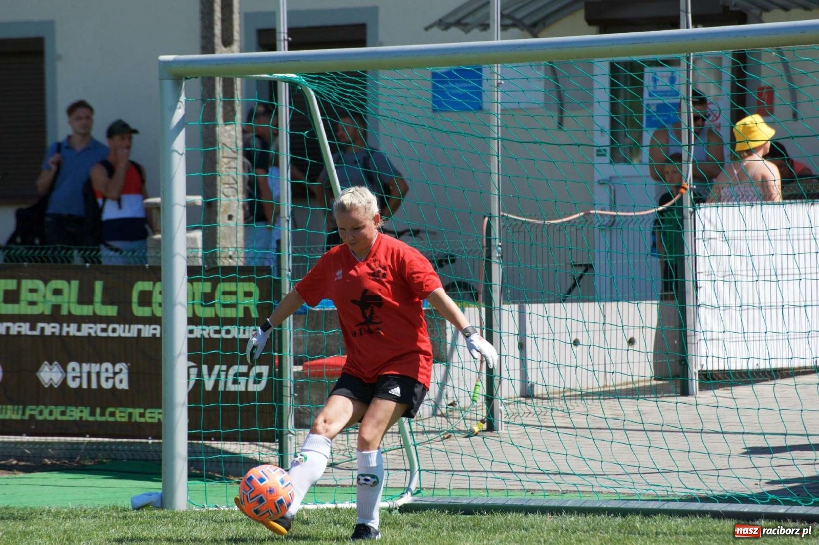 Zdjęcie w galerii na portalu naszraciborz.pl: Mutry kontra mamuśki - pełna emocji rywalizacja o puchar sołtysa w Tworkowie [FOTO] wiadomości z regionu