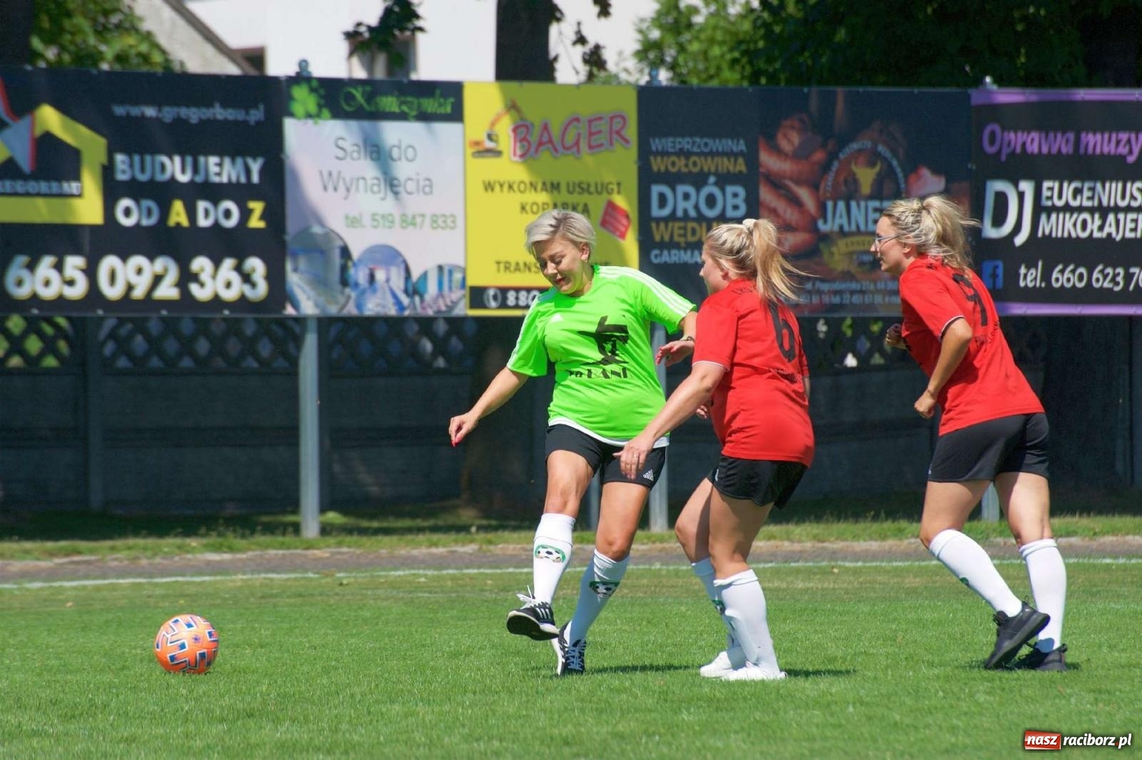 Zdjęcie w galerii na portalu naszraciborz.pl: Mutry kontra mamuśki - pełna emocji rywalizacja o puchar sołtysa w Tworkowie [FOTO] wiadomości z regionu
