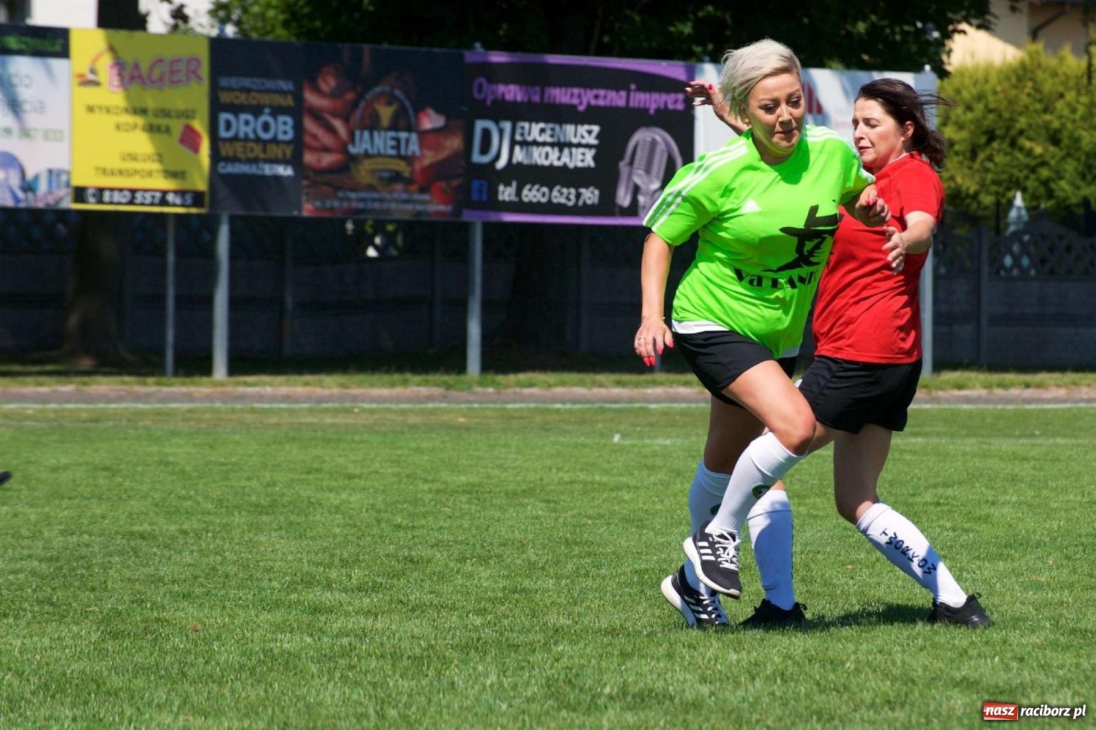 Zdjęcie w galerii na portalu naszraciborz.pl: Mutry kontra mamuśki - pełna emocji rywalizacja o puchar sołtysa w Tworkowie [FOTO] wiadomości z regionu