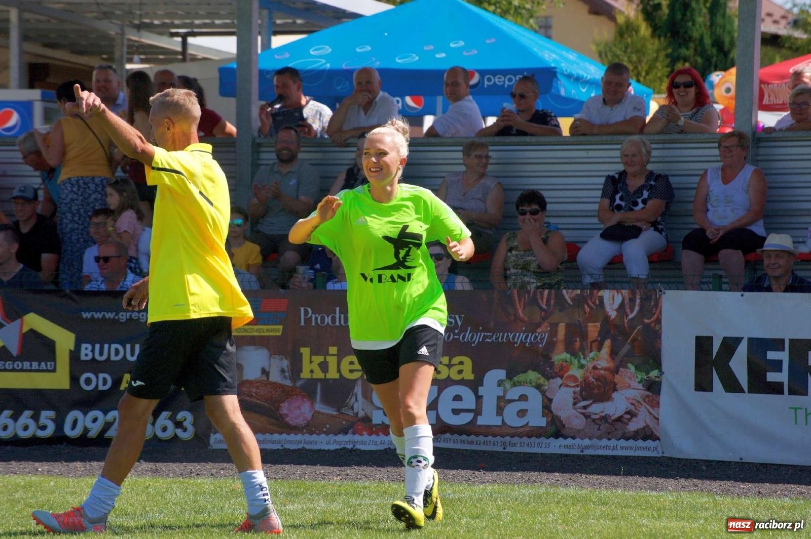 Zdjęcie w galerii na portalu naszraciborz.pl: Mutry kontra mamuśki - pełna emocji rywalizacja o puchar sołtysa w Tworkowie [FOTO] wiadomości z regionu