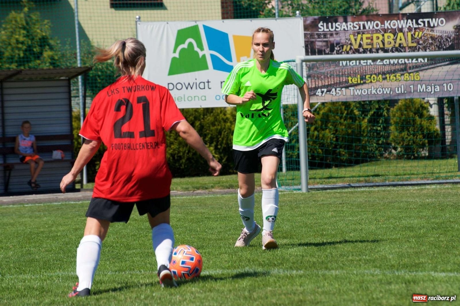 Zdjęcie w galerii na portalu naszraciborz.pl: Mutry kontra mamuśki - pełna emocji rywalizacja o puchar sołtysa w Tworkowie [FOTO] wiadomości z regionu