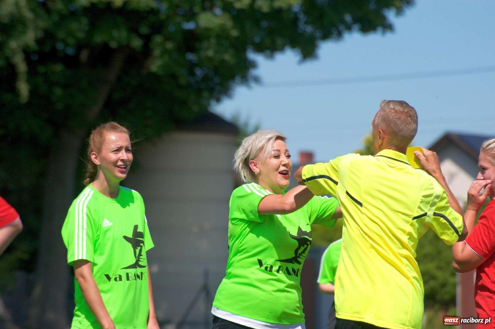 Zdjęcie w galerii na portalu naszraciborz.pl: Mutry kontra mamuśki - pełna emocji rywalizacja o puchar sołtysa w Tworkowie [FOTO] wiadomości z regionu
