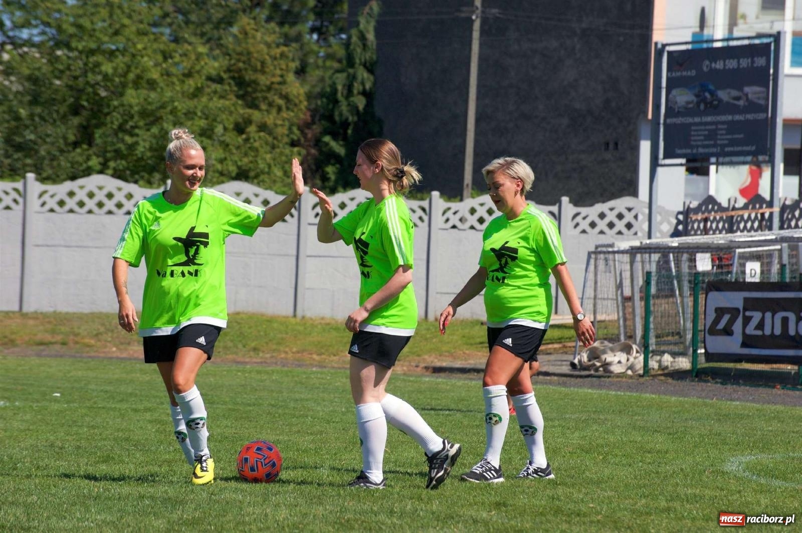 Zdjęcie w galerii na portalu naszraciborz.pl: Mutry kontra mamuśki - pełna emocji rywalizacja o puchar sołtysa w Tworkowie [FOTO] wiadomości z regionu