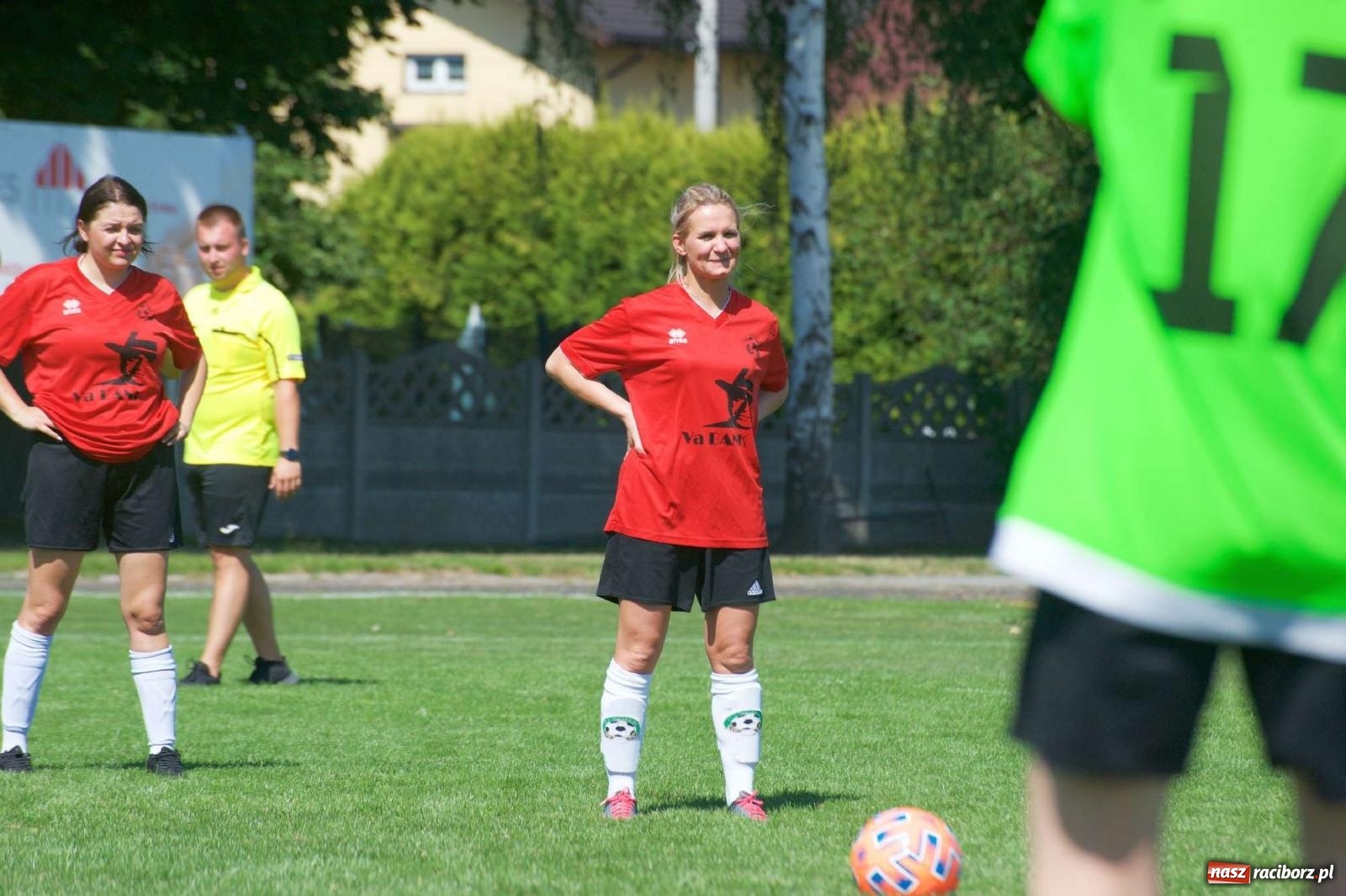 Zdjęcie w galerii na portalu naszraciborz.pl: Mutry kontra mamuśki - pełna emocji rywalizacja o puchar sołtysa w Tworkowie [FOTO] wiadomości z regionu
