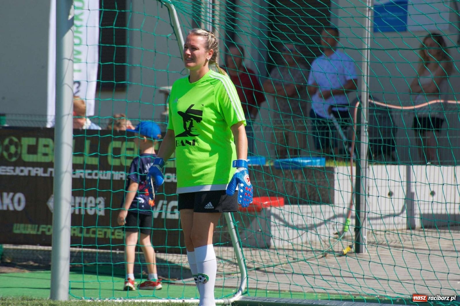 Zdjęcie w galerii na portalu naszraciborz.pl: Mutry kontra mamuśki - pełna emocji rywalizacja o puchar sołtysa w Tworkowie [FOTO] wiadomości z regionu