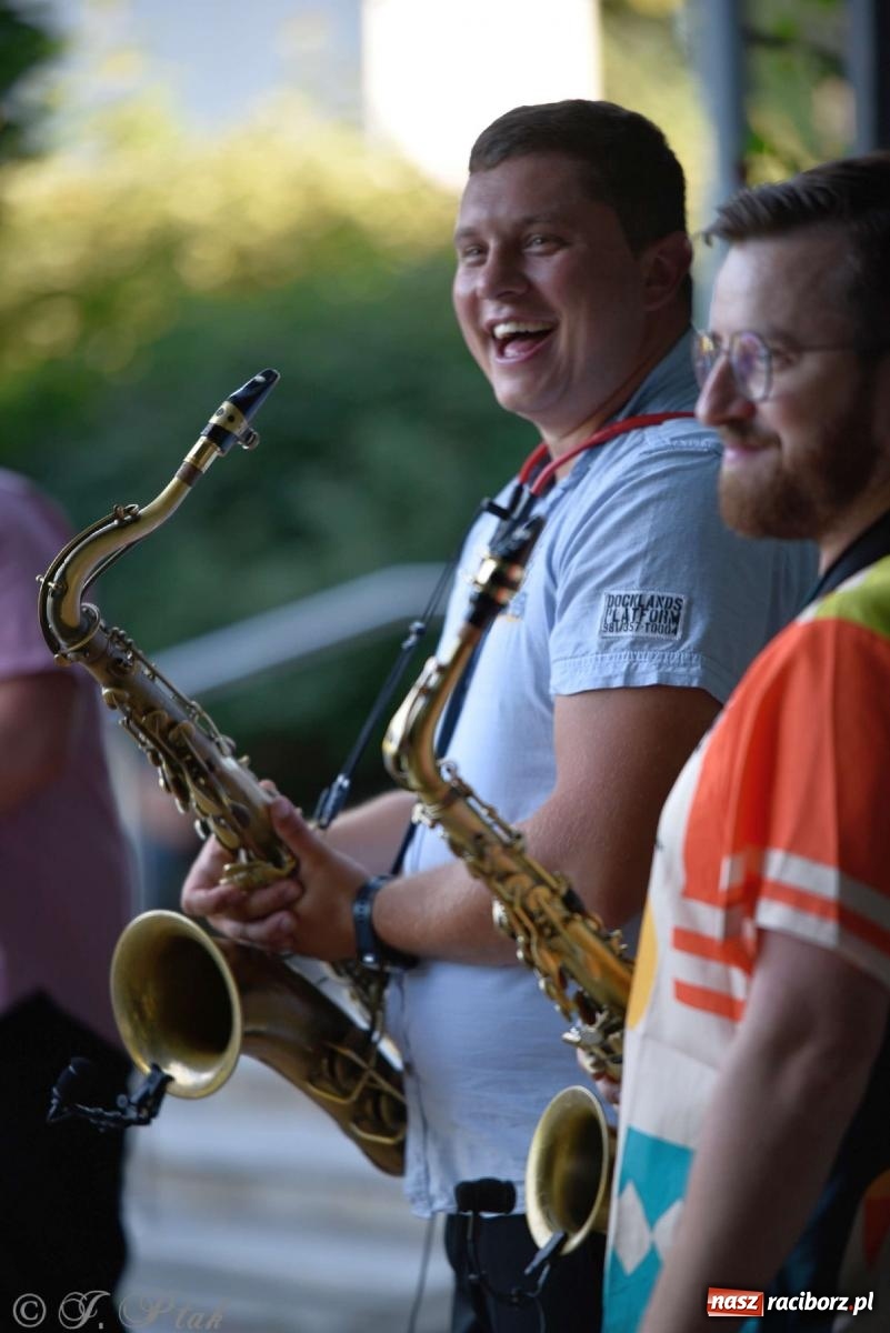 Zdjęcie w galerii na portalu naszraciborz.pl: Saksoholicy na letni wieczór w Raciborzu wiadomości z regionu