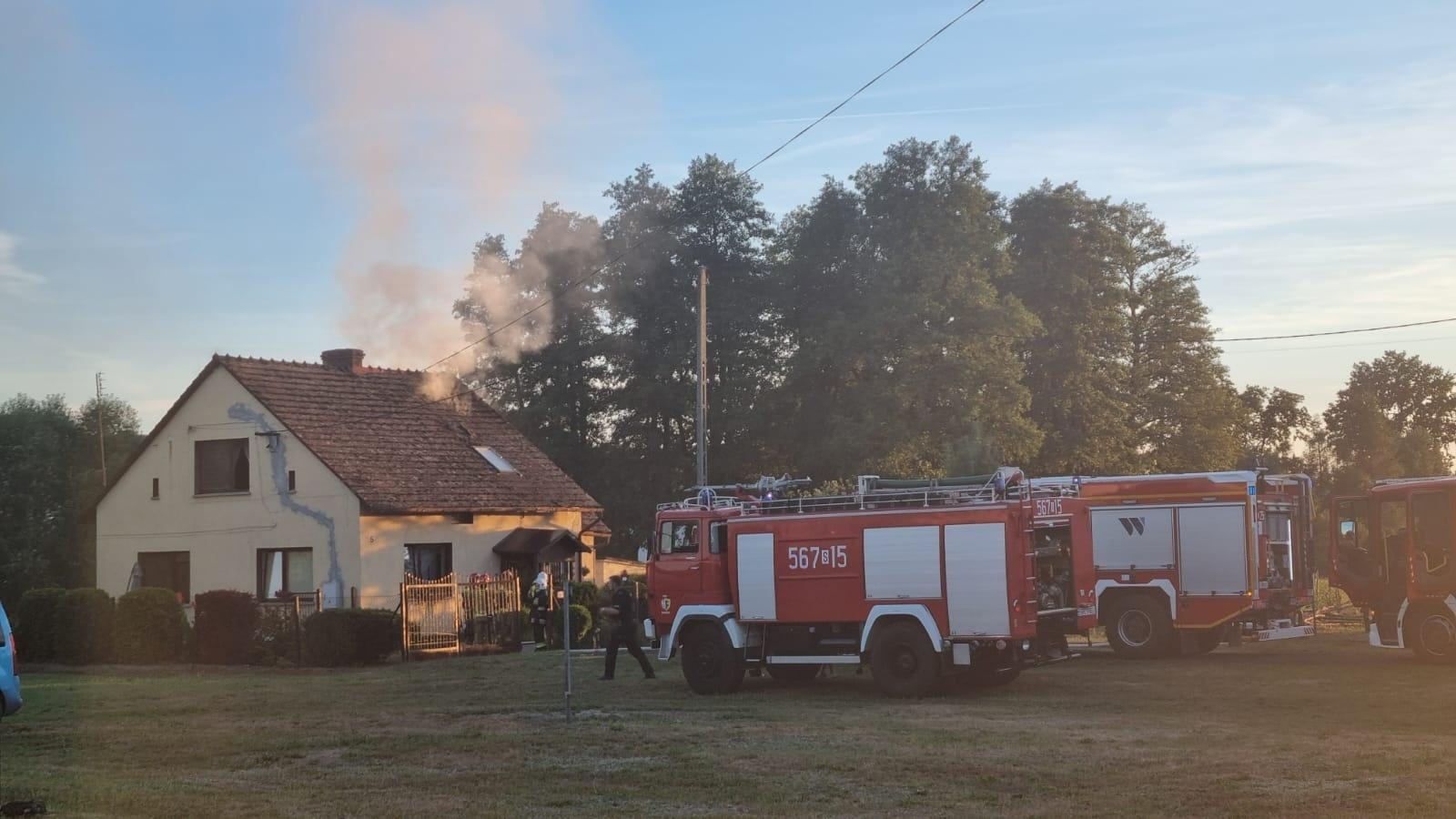 Zdjęcie w galerii na portalu naszraciborz.pl: 150 tys. złotych strat w pożarze poddasza w Nędzy [FOTO] wiadomości z regionu