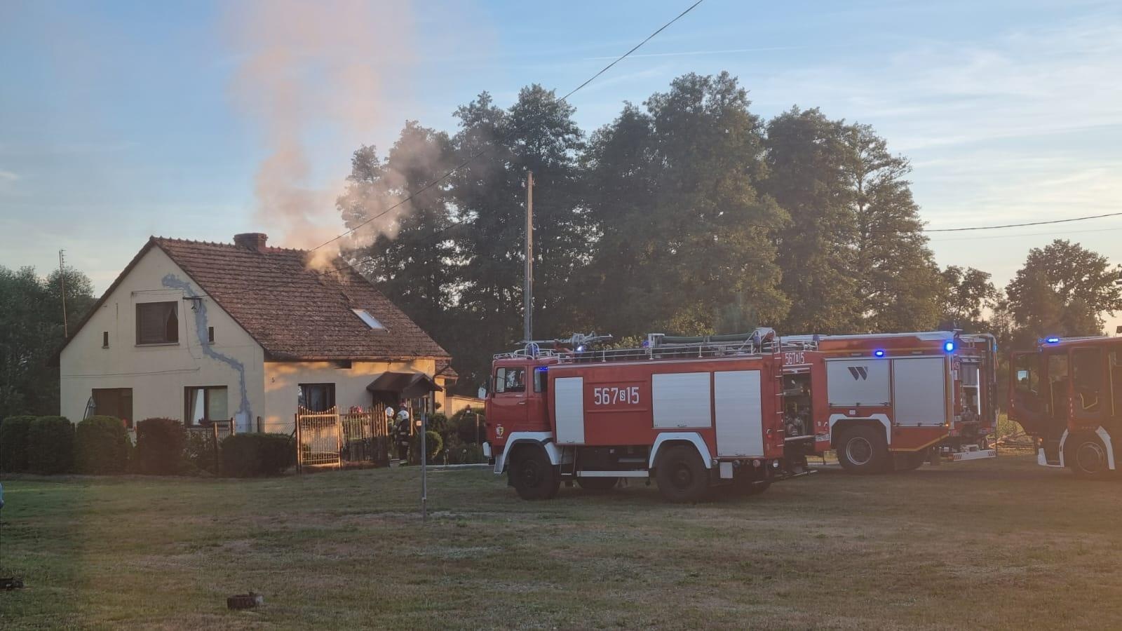 Zdjęcie w galerii na portalu naszraciborz.pl: 150 tys. złotych strat w pożarze poddasza w Nędzy [FOTO] wiadomości z regionu