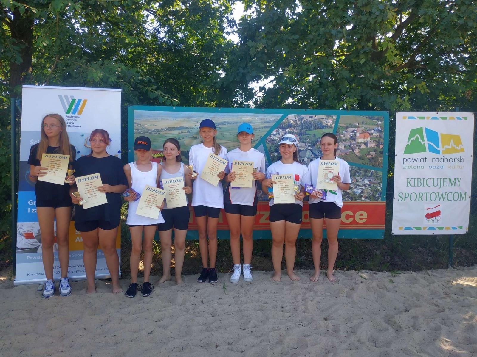 Zdjęcie w galerii na portalu naszraciborz.pl: Siatkówka. Wakacyjny turniej kobiet w Krzanowicach wiadomości z regionu