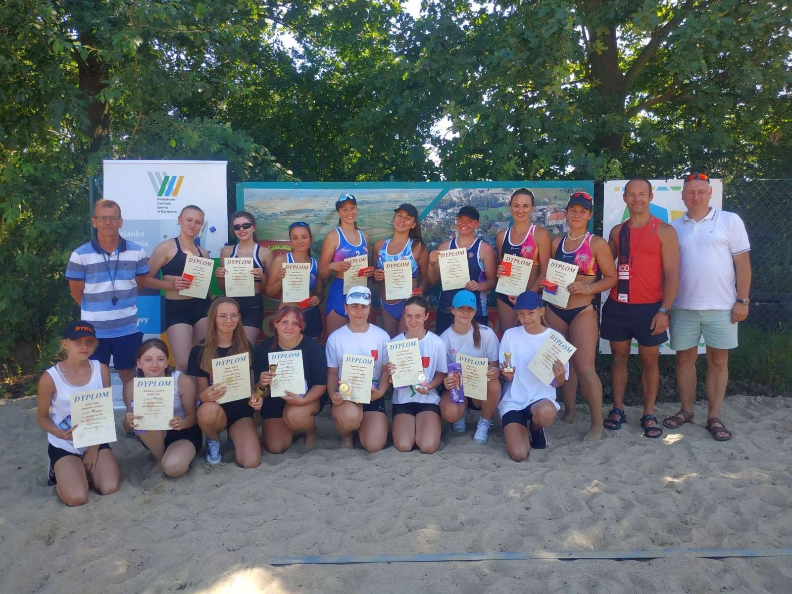 Zdjęcie w galerii na portalu naszraciborz.pl: Siatkówka. Wakacyjny turniej kobiet w Krzanowicach wiadomości z regionu