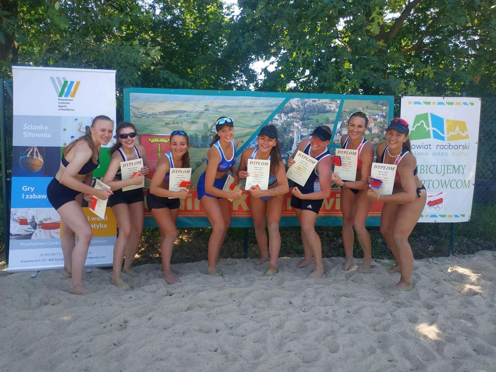 Zdjęcie w galerii na portalu naszraciborz.pl: Siatkówka. Wakacyjny turniej kobiet w Krzanowicach wiadomości z regionu