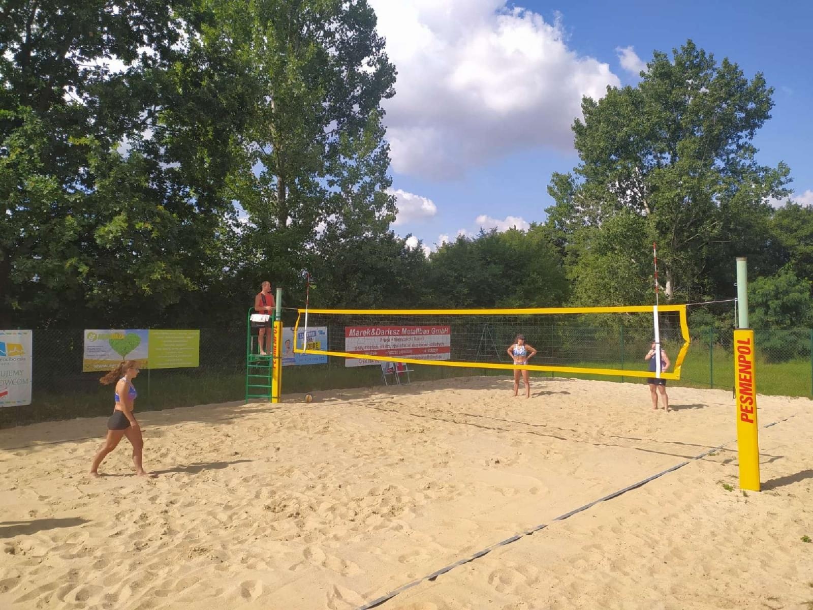 Zdjęcie w galerii na portalu naszraciborz.pl: Siatkówka. Wakacyjny turniej kobiet w Krzanowicach wiadomości z regionu