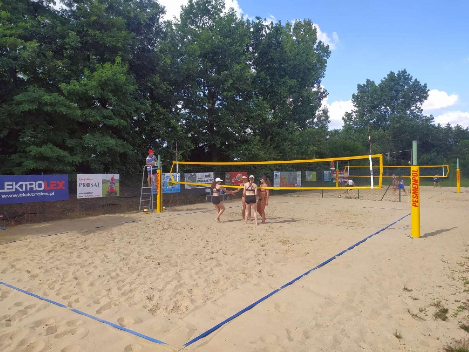 Zdjęcie w galerii na portalu naszraciborz.pl: Siatkówka. Wakacyjny turniej kobiet w Krzanowicach wiadomości z regionu
