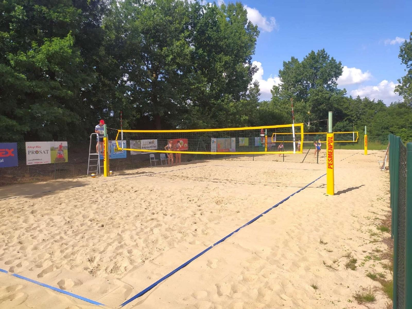 Zdjęcie w galerii na portalu naszraciborz.pl: Siatkówka. Wakacyjny turniej kobiet w Krzanowicach wiadomości z regionu