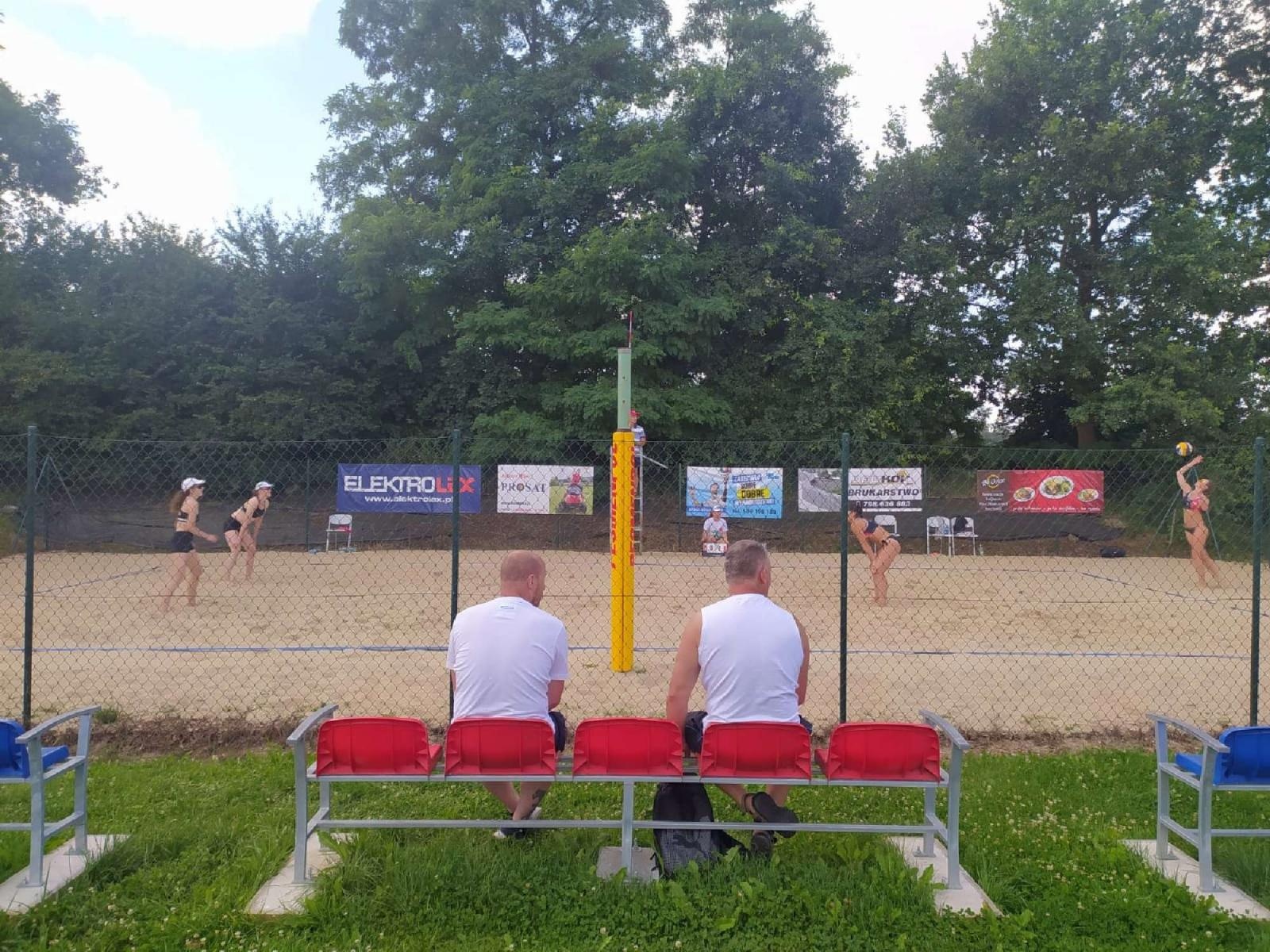 Zdjęcie w galerii na portalu naszraciborz.pl: Siatkówka. Wakacyjny turniej kobiet w Krzanowicach wiadomości z regionu