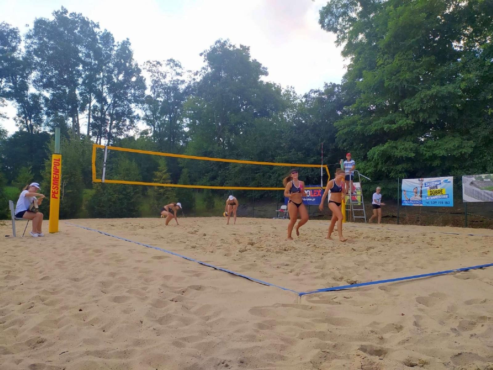 Zdjęcie w galerii na portalu naszraciborz.pl: Siatkówka. Wakacyjny turniej kobiet w Krzanowicach wiadomości z regionu