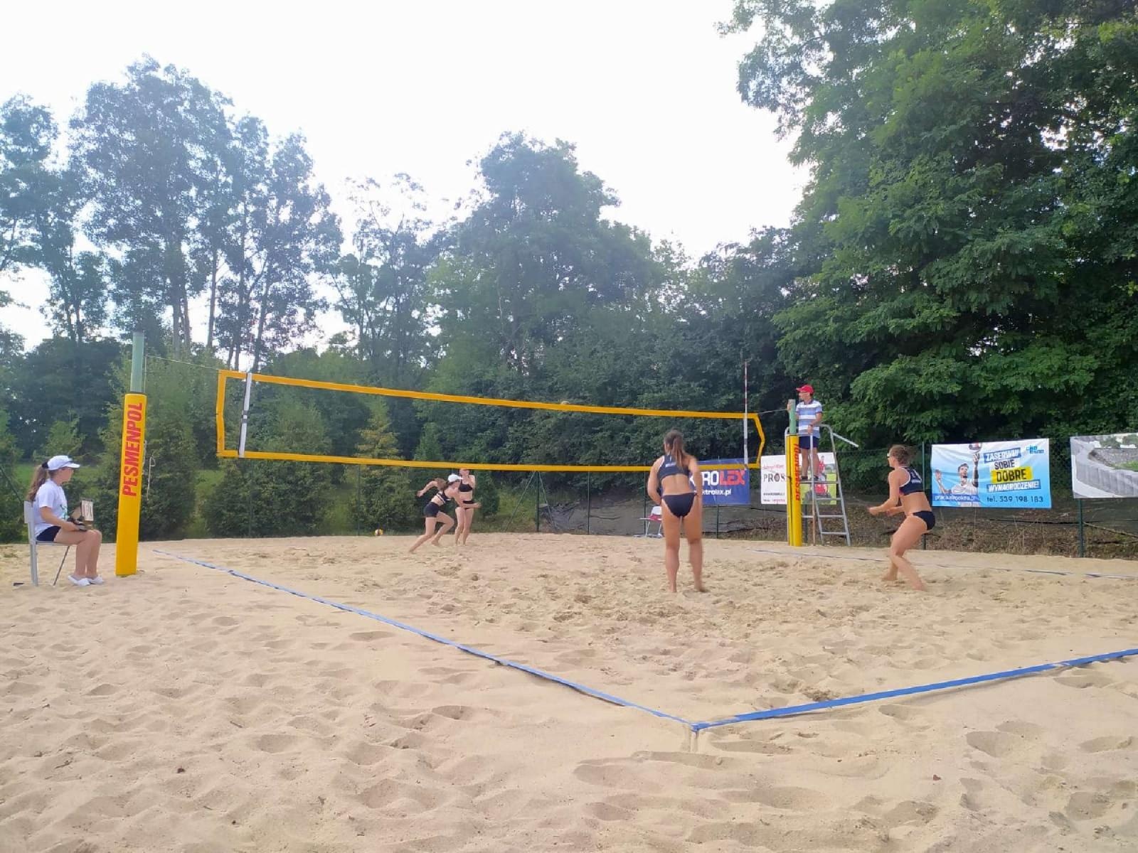 Zdjęcie w galerii na portalu naszraciborz.pl: Siatkówka. Wakacyjny turniej kobiet w Krzanowicach wiadomości z regionu