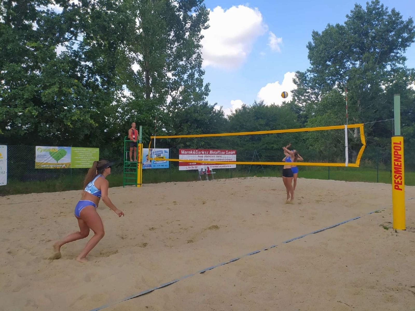 Zdjęcie w galerii na portalu naszraciborz.pl: Siatkówka. Wakacyjny turniej kobiet w Krzanowicach wiadomości z regionu