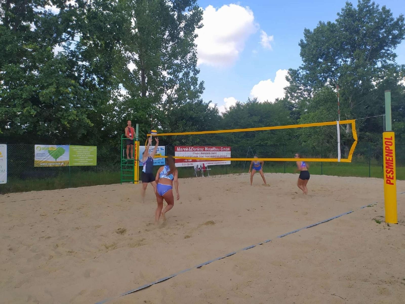 Zdjęcie w galerii na portalu naszraciborz.pl: Siatkówka. Wakacyjny turniej kobiet w Krzanowicach wiadomości z regionu