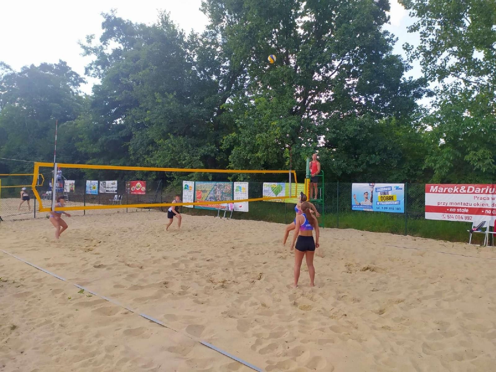 Zdjęcie w galerii na portalu naszraciborz.pl: Siatkówka. Wakacyjny turniej kobiet w Krzanowicach wiadomości z regionu