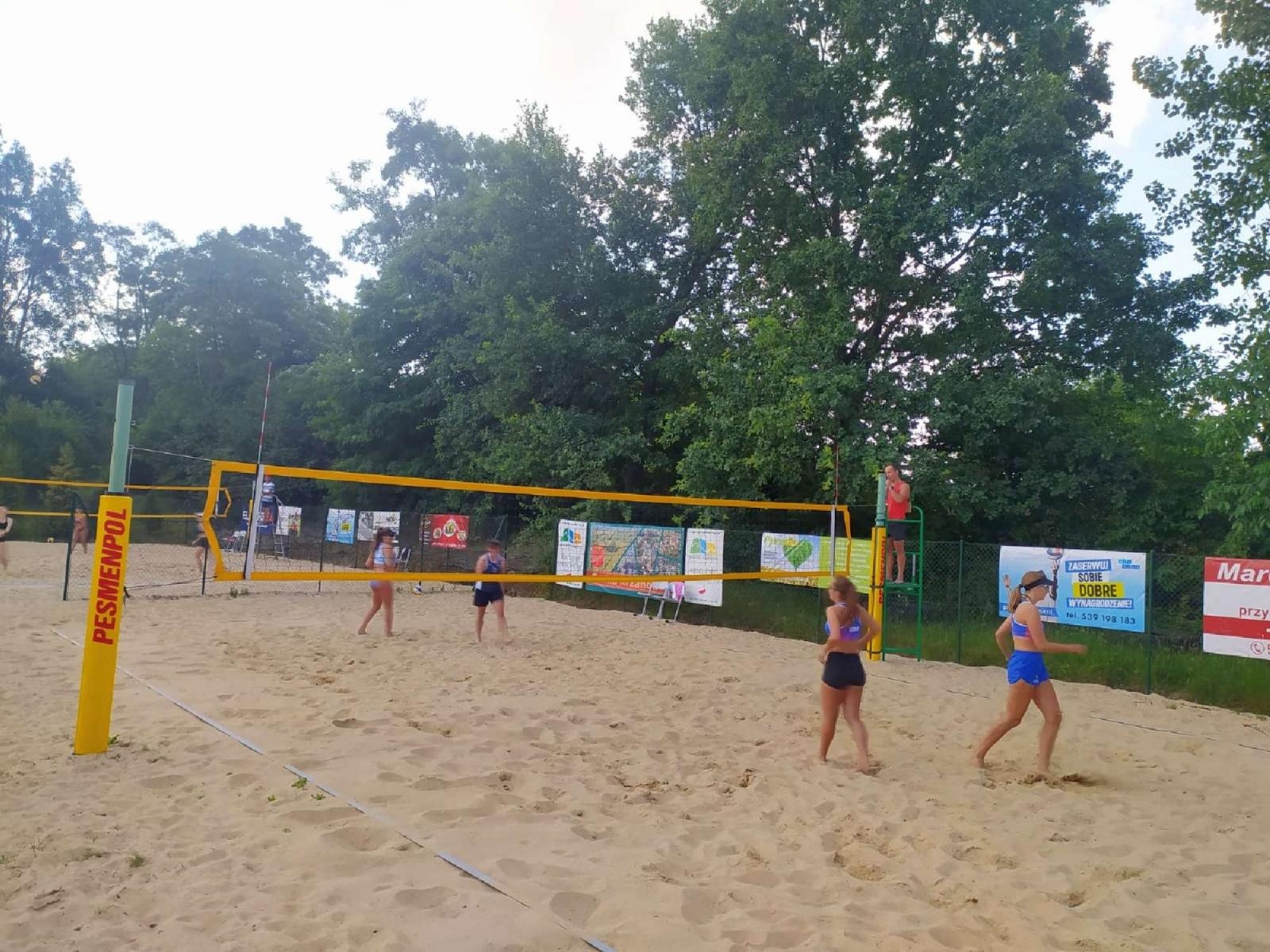 Zdjęcie w galerii na portalu naszraciborz.pl: Siatkówka. Wakacyjny turniej kobiet w Krzanowicach wiadomości z regionu
