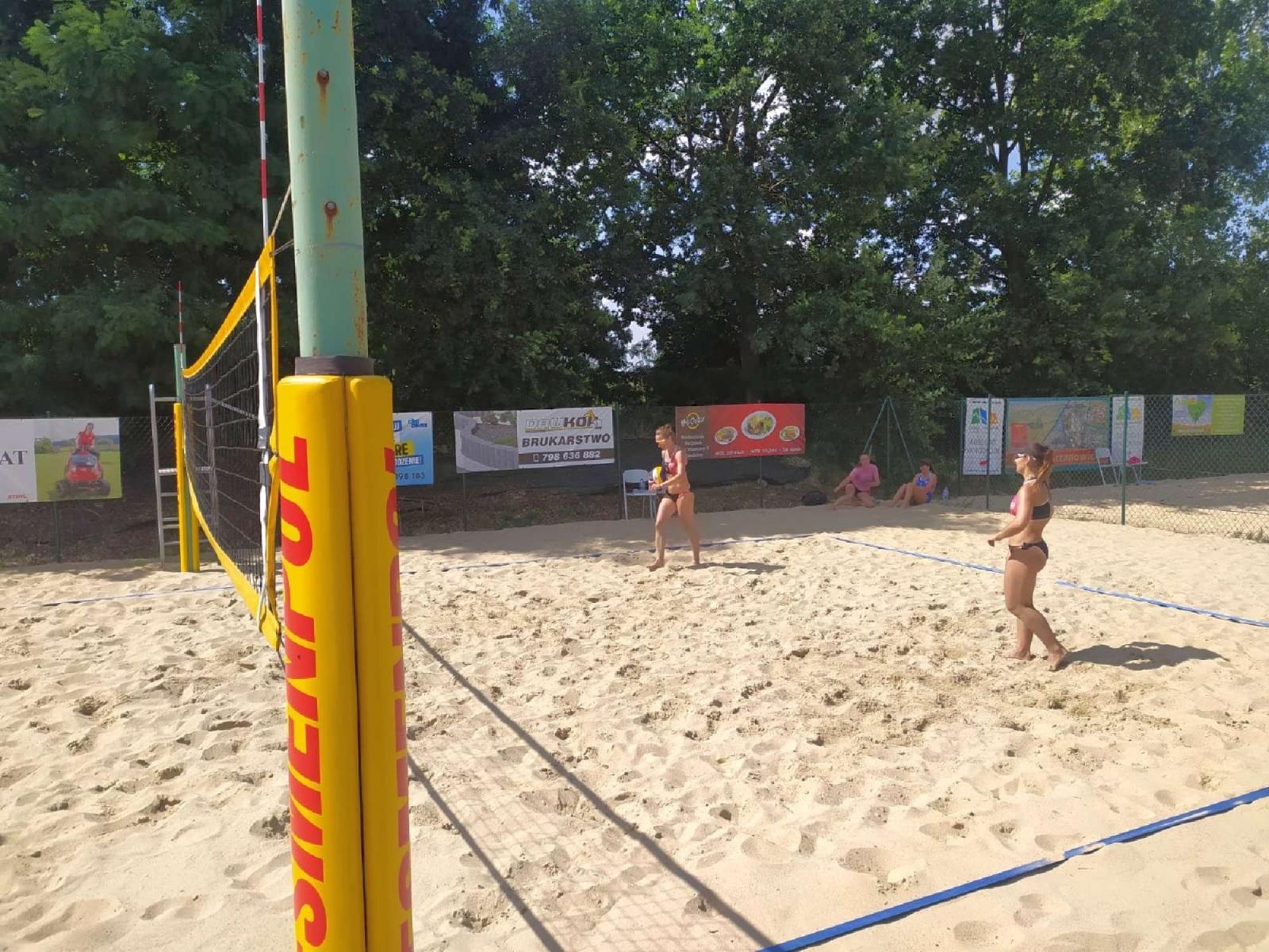 Zdjęcie w galerii na portalu naszraciborz.pl: Siatkówka. Wakacyjny turniej kobiet w Krzanowicach wiadomości z regionu