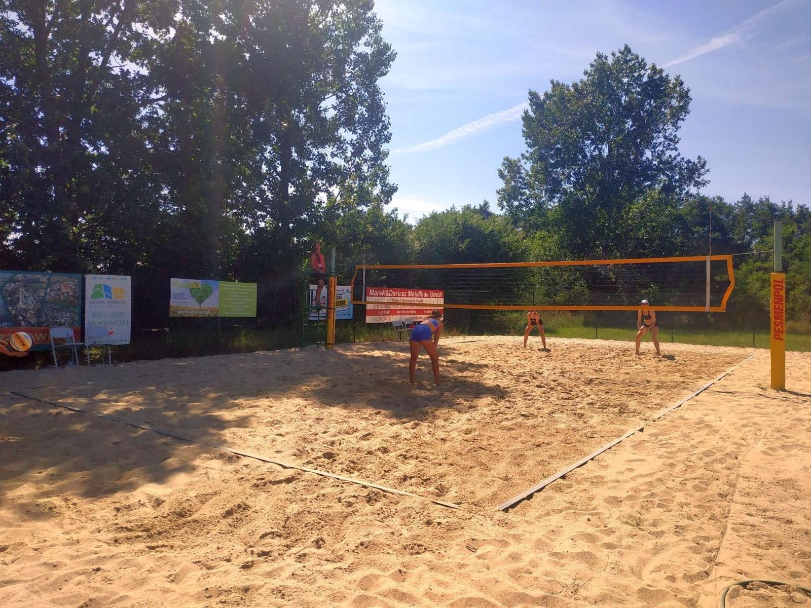 Zdjęcie w galerii na portalu naszraciborz.pl: Siatkówka. Wakacyjny turniej kobiet w Krzanowicach wiadomości z regionu