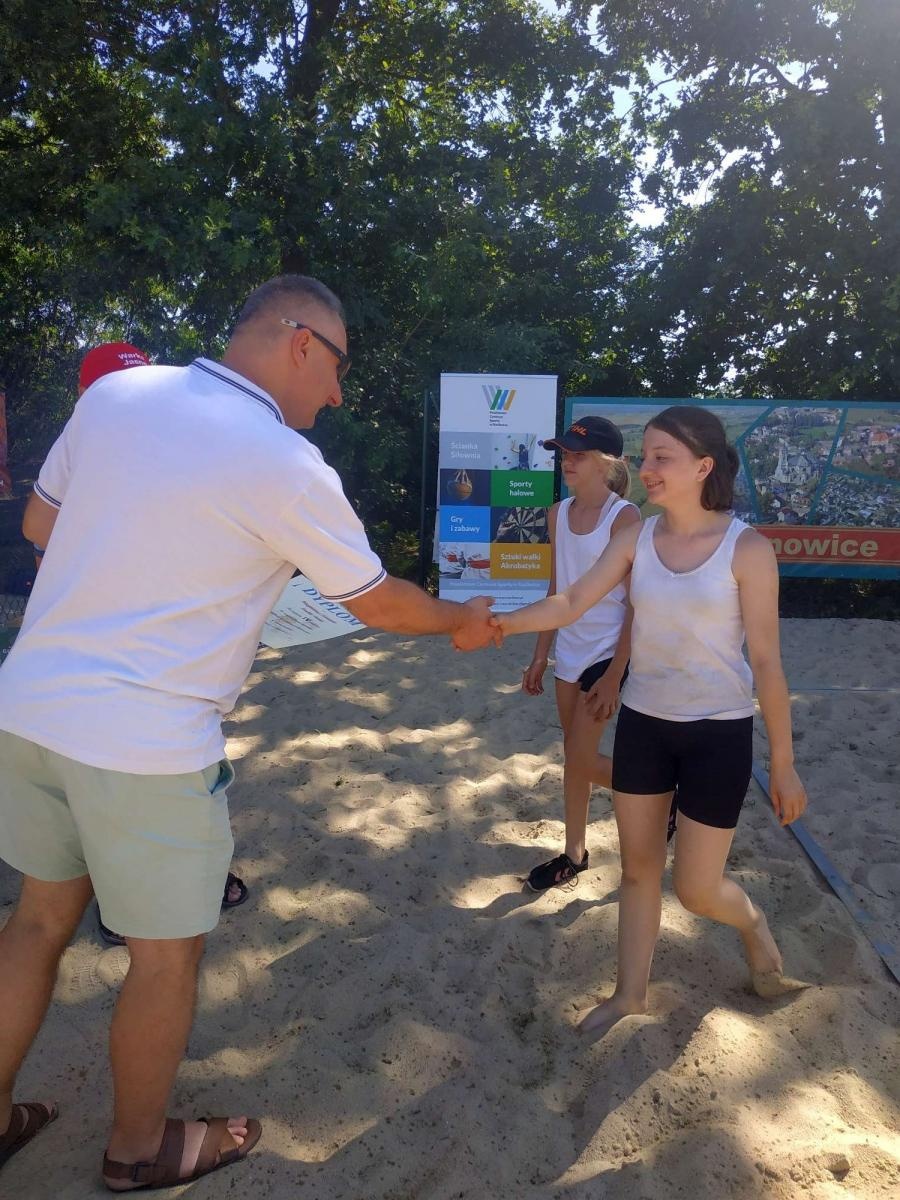 Zdjęcie w galerii na portalu naszraciborz.pl: Siatkówka. Wakacyjny turniej kobiet w Krzanowicach wiadomości z regionu