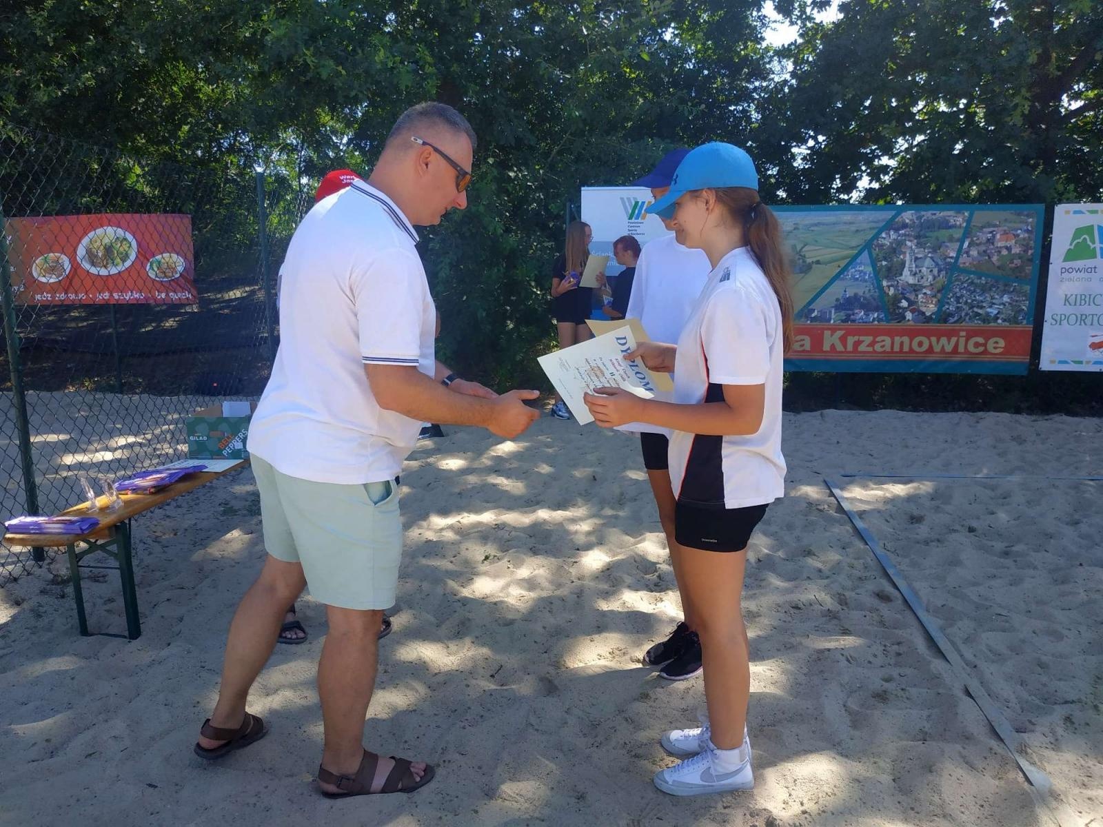Zdjęcie w galerii na portalu naszraciborz.pl: Siatkówka. Wakacyjny turniej kobiet w Krzanowicach wiadomości z regionu