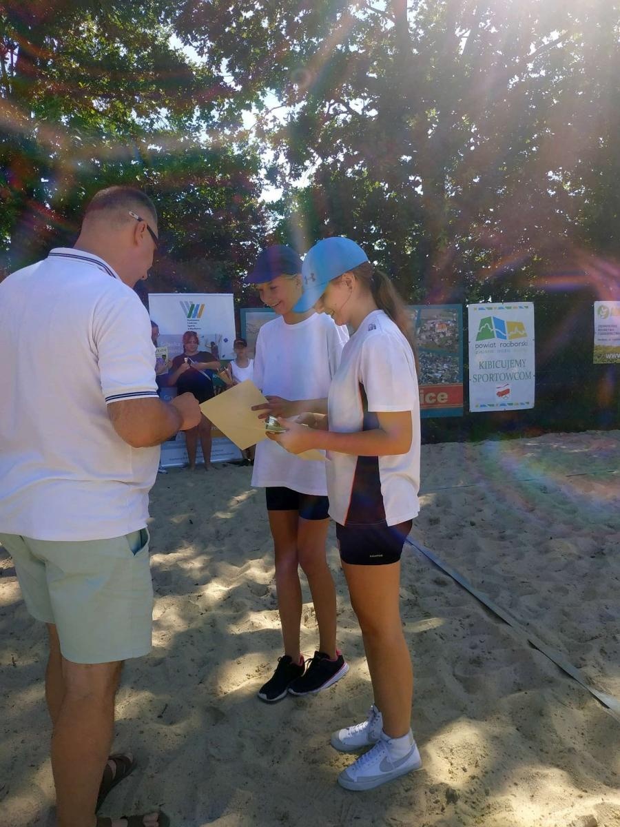 Zdjęcie w galerii na portalu naszraciborz.pl: Siatkówka. Wakacyjny turniej kobiet w Krzanowicach wiadomości z regionu