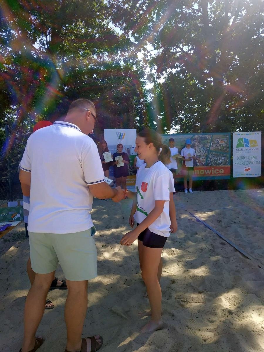 Zdjęcie w galerii na portalu naszraciborz.pl: Siatkówka. Wakacyjny turniej kobiet w Krzanowicach wiadomości z regionu