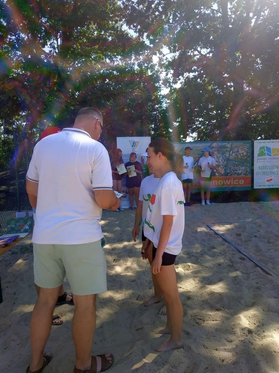 Zdjęcie w galerii na portalu naszraciborz.pl: Siatkówka. Wakacyjny turniej kobiet w Krzanowicach wiadomości z regionu