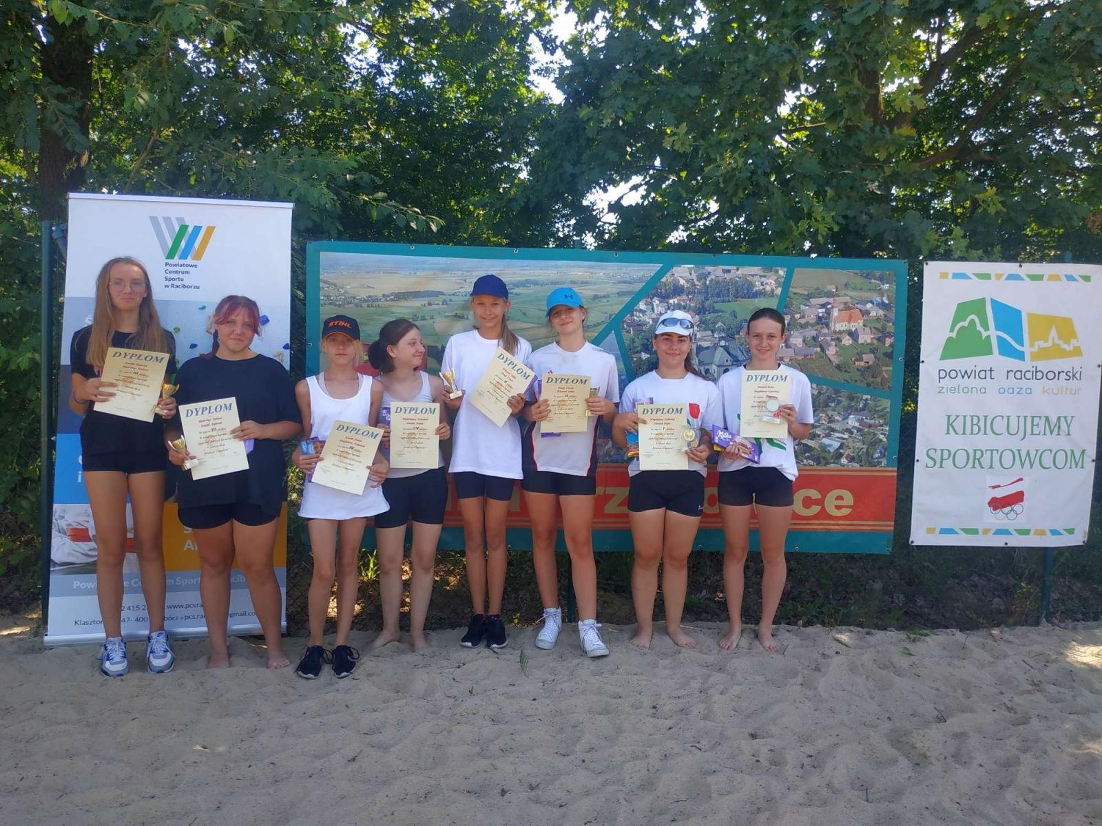 Zdjęcie w galerii na portalu naszraciborz.pl: Siatkówka. Wakacyjny turniej kobiet w Krzanowicach wiadomości z regionu