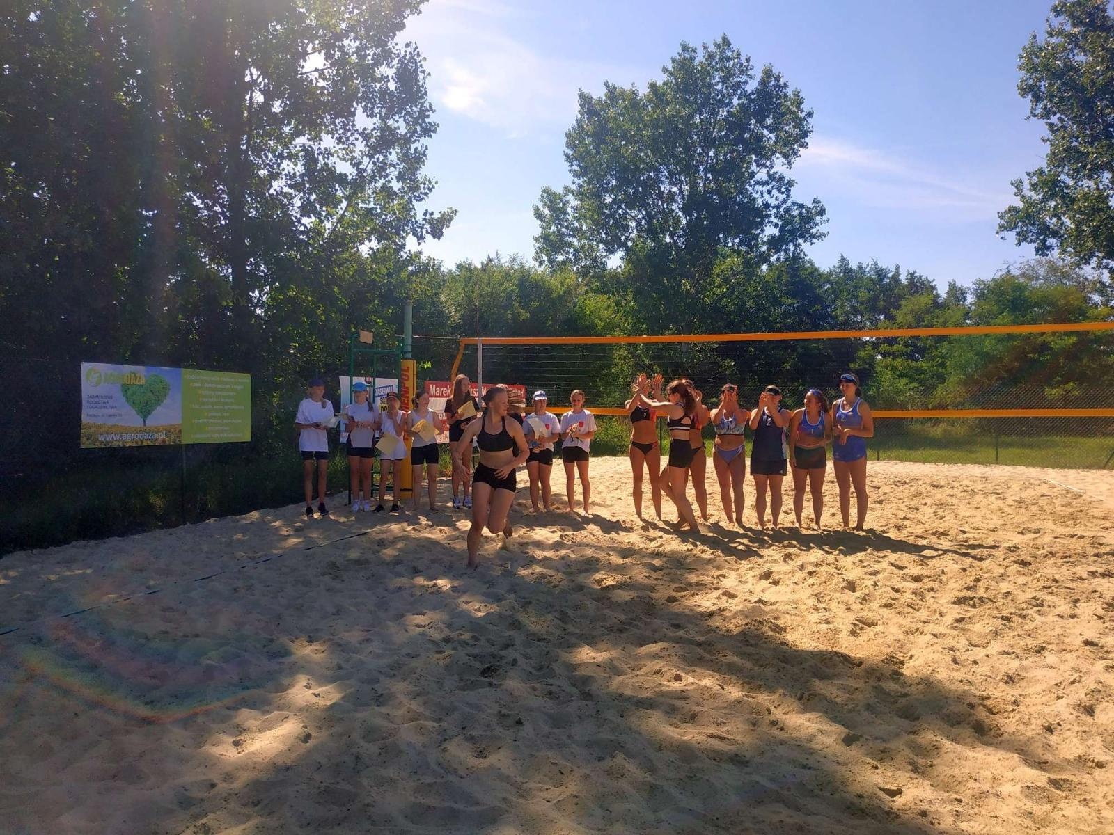 Zdjęcie w galerii na portalu naszraciborz.pl: Siatkówka. Wakacyjny turniej kobiet w Krzanowicach wiadomości z regionu