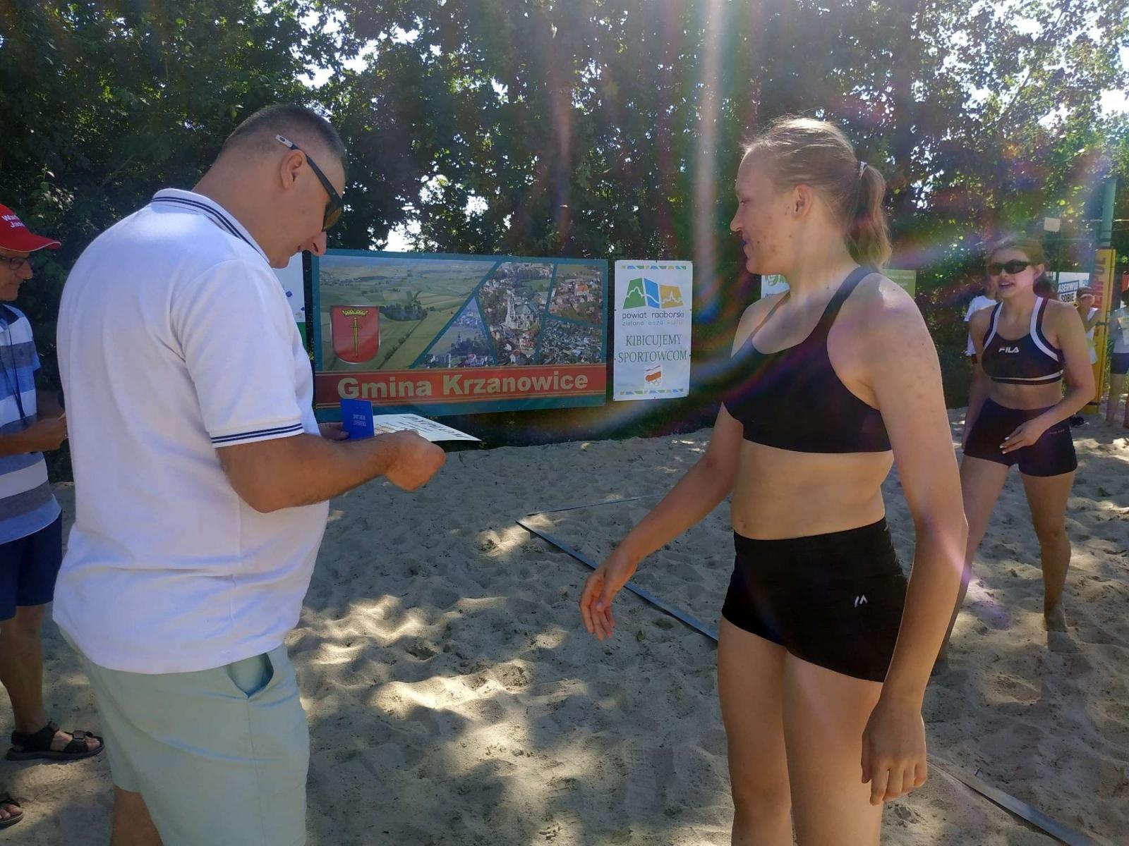 Zdjęcie w galerii na portalu naszraciborz.pl: Siatkówka. Wakacyjny turniej kobiet w Krzanowicach wiadomości z regionu