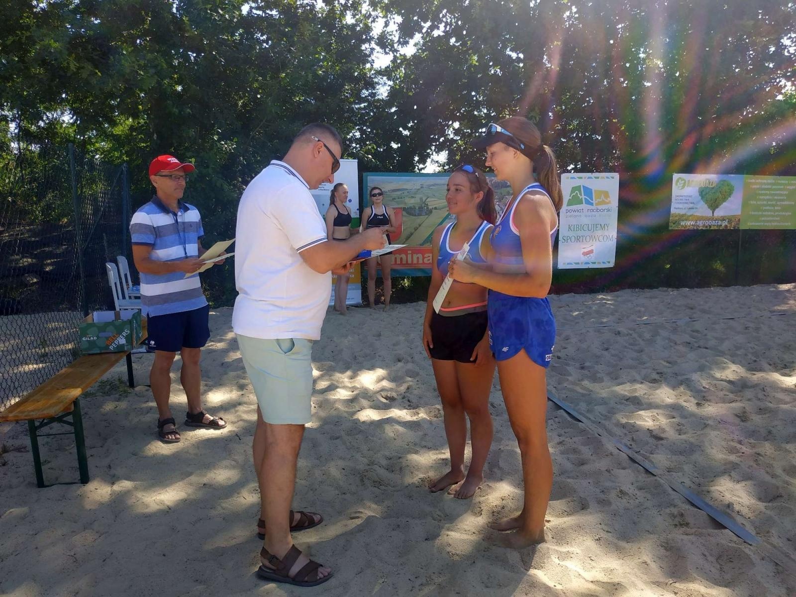 Zdjęcie w galerii na portalu naszraciborz.pl: Siatkówka. Wakacyjny turniej kobiet w Krzanowicach wiadomości z regionu