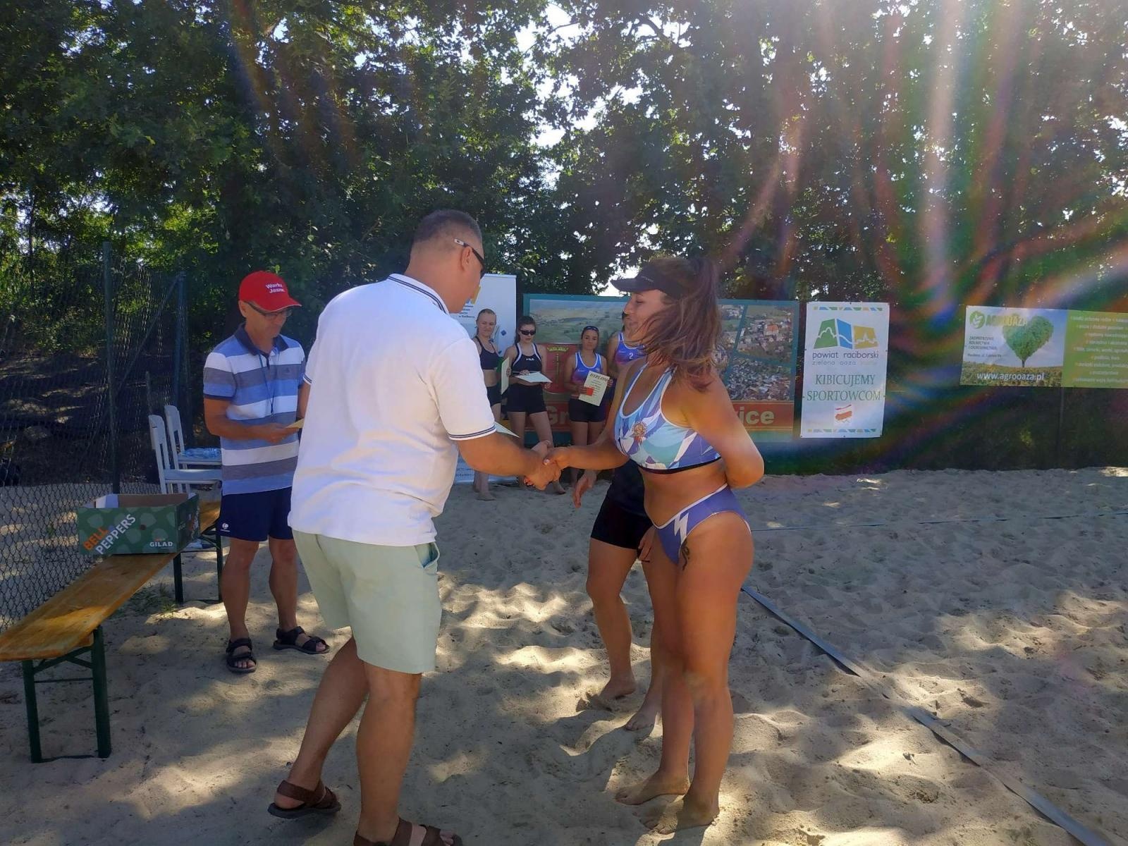 Zdjęcie w galerii na portalu naszraciborz.pl: Siatkówka. Wakacyjny turniej kobiet w Krzanowicach wiadomości z regionu