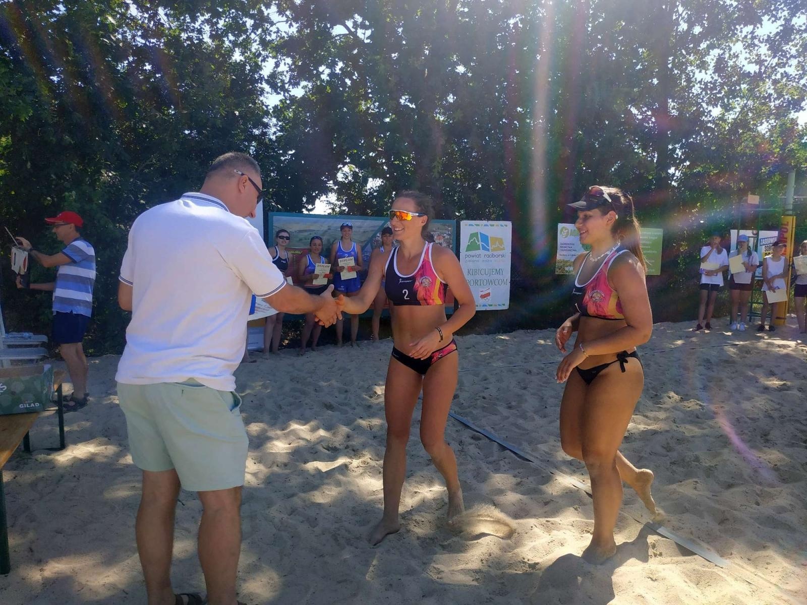 Zdjęcie w galerii na portalu naszraciborz.pl: Siatkówka. Wakacyjny turniej kobiet w Krzanowicach wiadomości z regionu