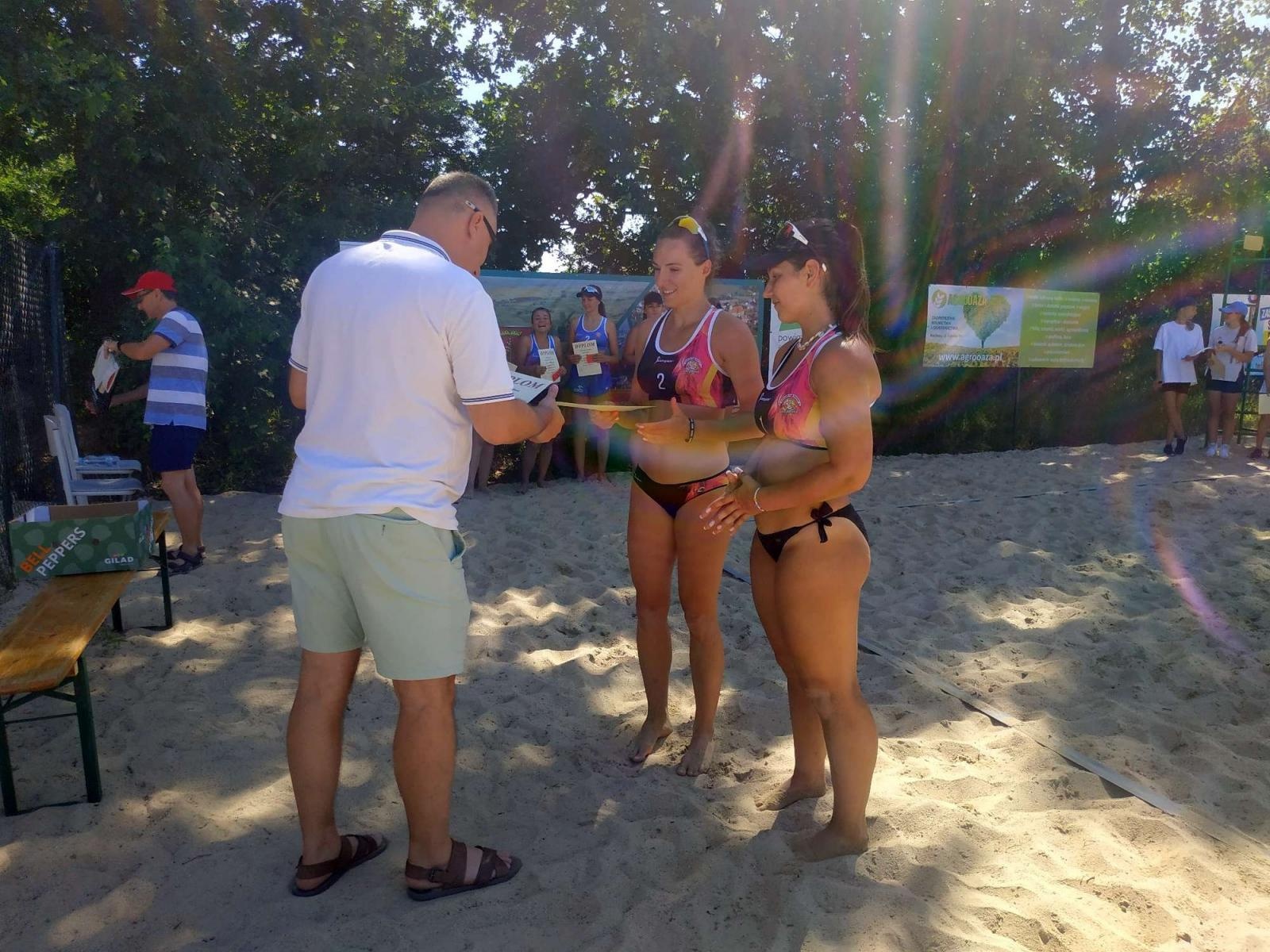 Zdjęcie w galerii na portalu naszraciborz.pl: Siatkówka. Wakacyjny turniej kobiet w Krzanowicach wiadomości z regionu