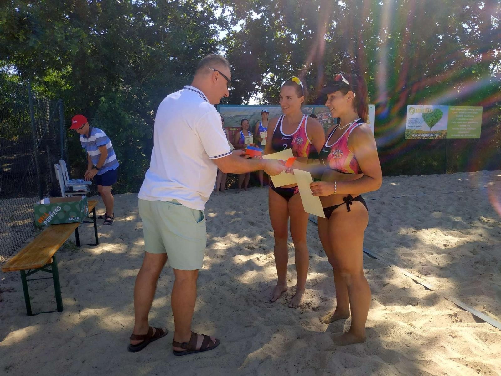 Zdjęcie w galerii na portalu naszraciborz.pl: Siatkówka. Wakacyjny turniej kobiet w Krzanowicach wiadomości z regionu