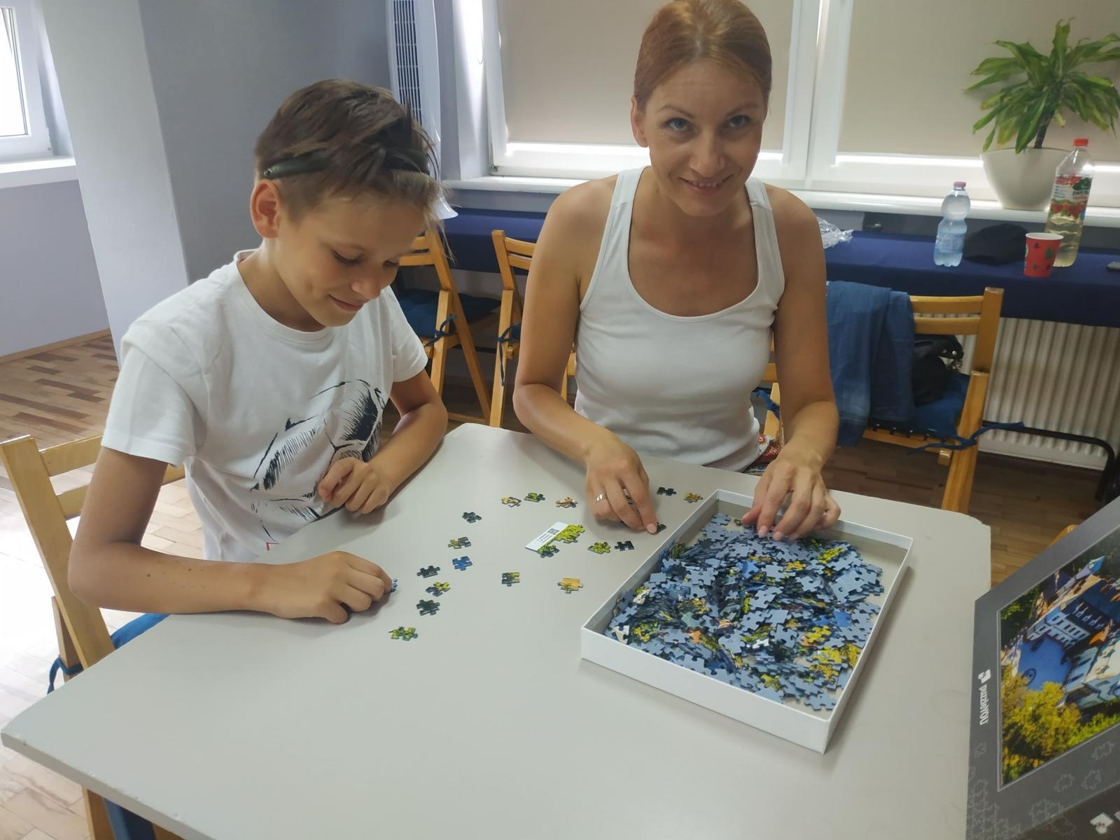 Zdjęcie w galerii na portalu naszraciborz.pl: Wakacje w powiecie. Układanie puzzli na czas [FOTO] wiadomości z regionu