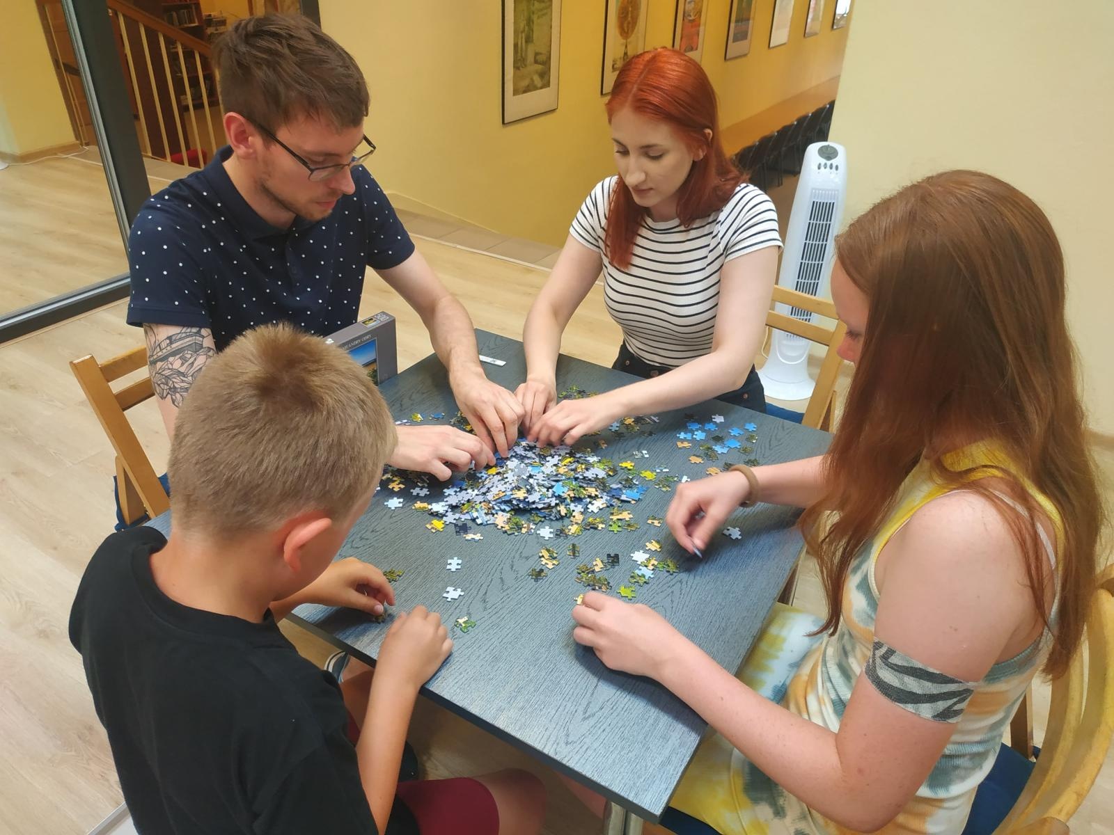 Zdjęcie w galerii na portalu naszraciborz.pl: Wakacje w powiecie. Układanie puzzli na czas [FOTO] wiadomości z regionu