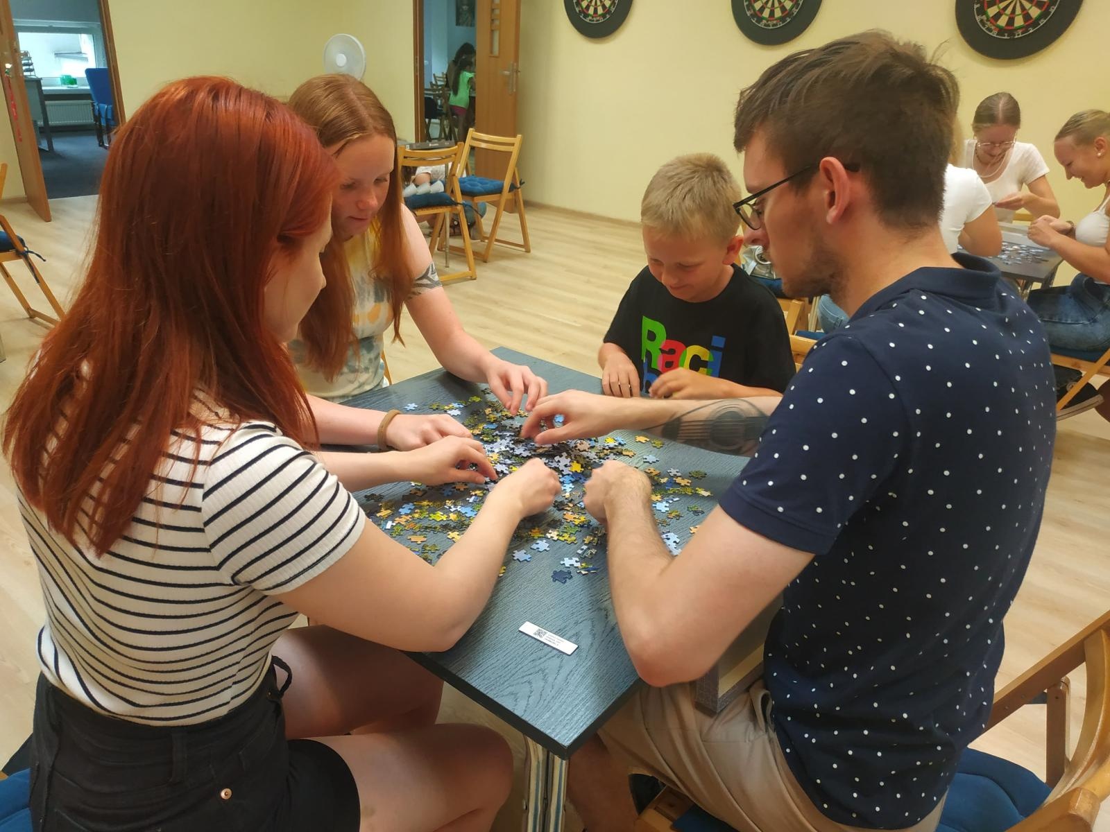 Zdjęcie w galerii na portalu naszraciborz.pl: Wakacje w powiecie. Układanie puzzli na czas [FOTO] wiadomości z regionu