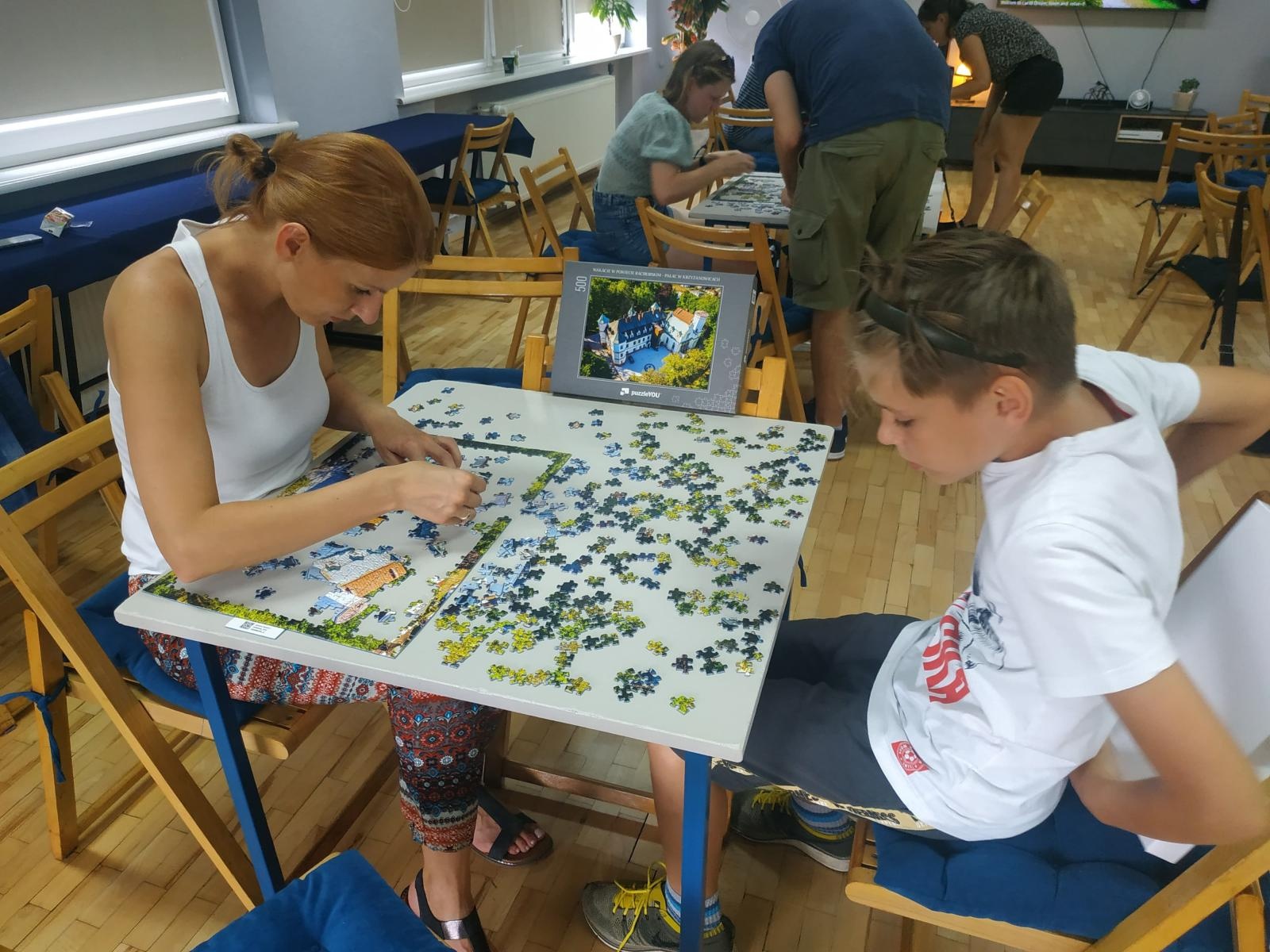 Zdjęcie w galerii na portalu naszraciborz.pl: Wakacje w powiecie. Układanie puzzli na czas [FOTO] wiadomości z regionu