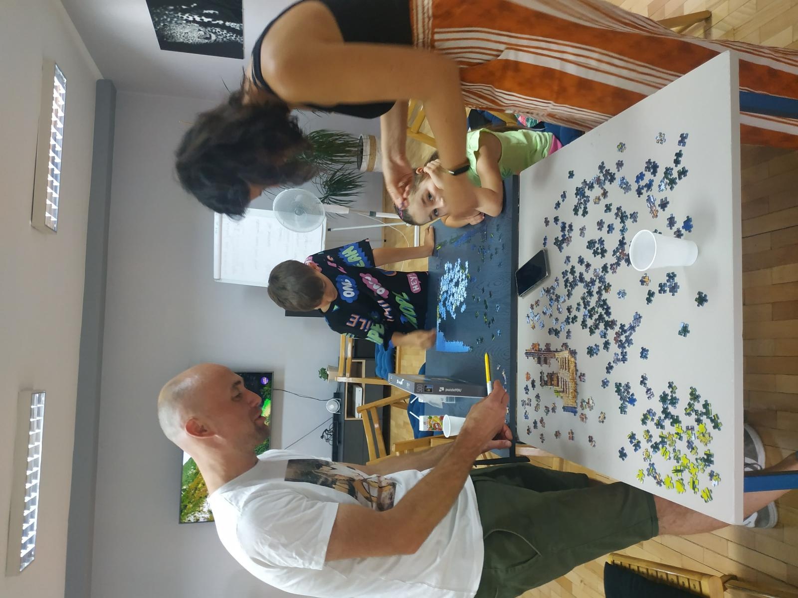 Zdjęcie w galerii na portalu naszraciborz.pl: Wakacje w powiecie. Układanie puzzli na czas [FOTO] wiadomości z regionu