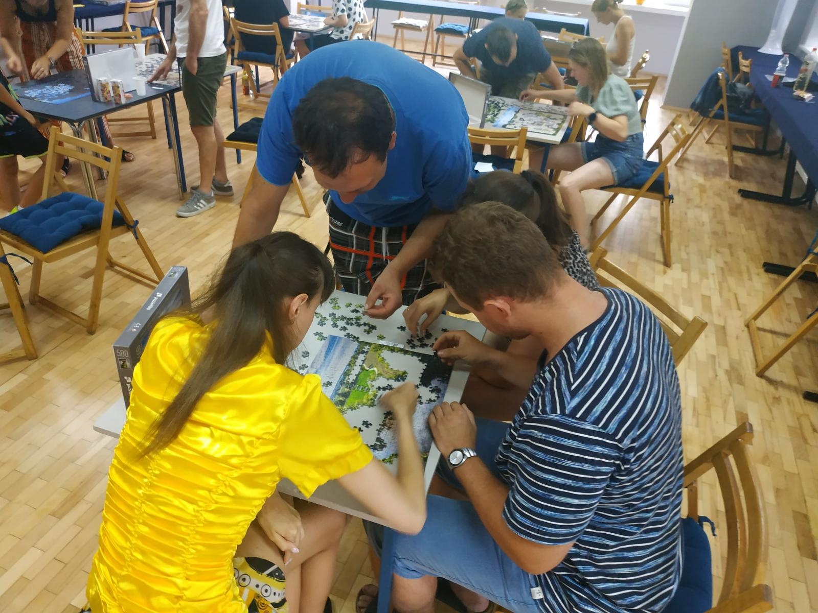 Zdjęcie w galerii na portalu naszraciborz.pl: Wakacje w powiecie. Układanie puzzli na czas [FOTO] wiadomości z regionu