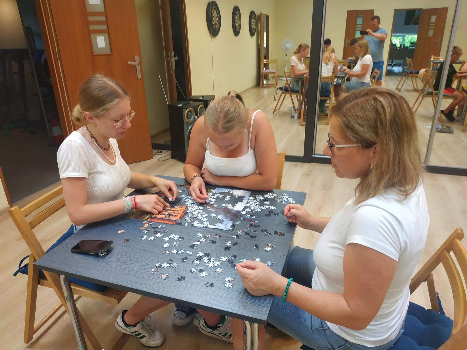 Zdjęcie w galerii na portalu naszraciborz.pl: Wakacje w powiecie. Układanie puzzli na czas [FOTO] wiadomości z regionu