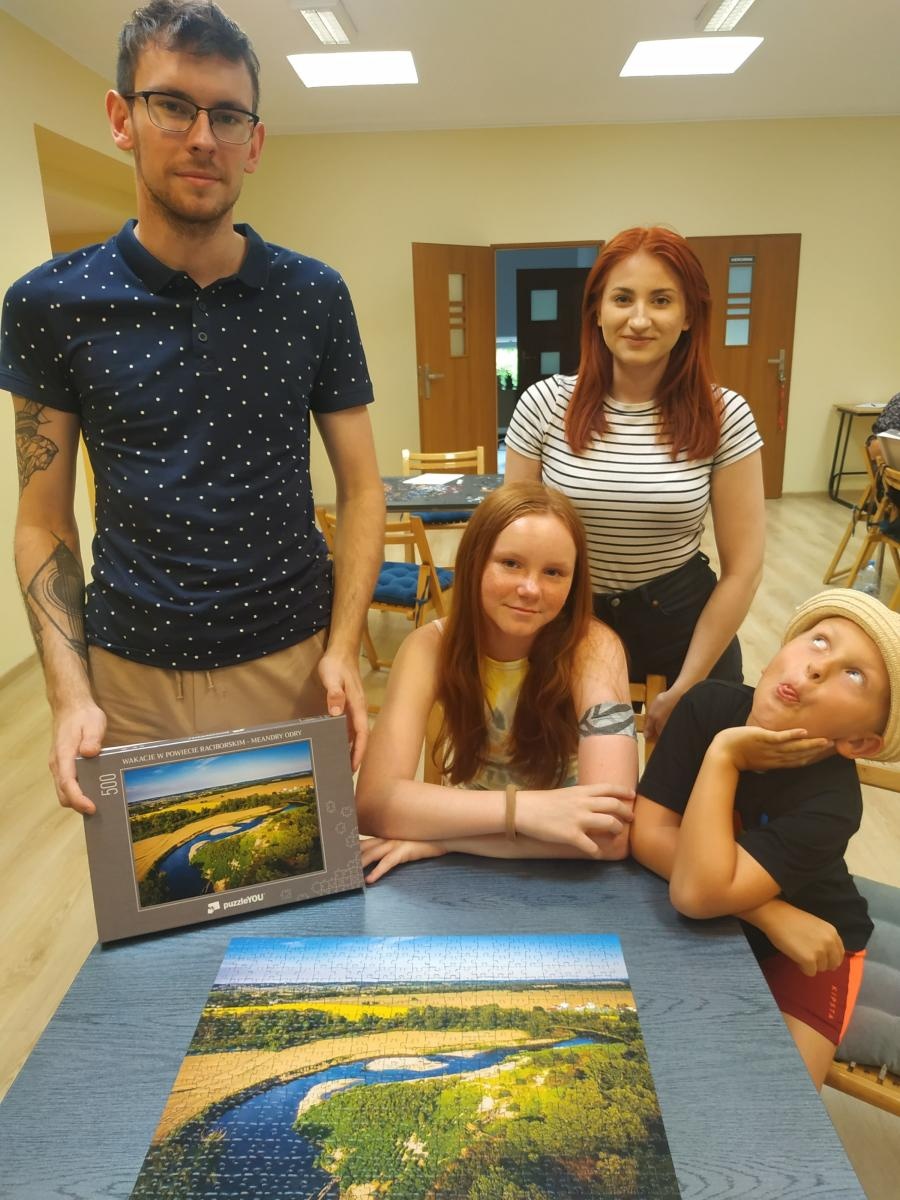 Zdjęcie w galerii na portalu naszraciborz.pl: Wakacje w powiecie. Układanie puzzli na czas [FOTO] wiadomości z regionu