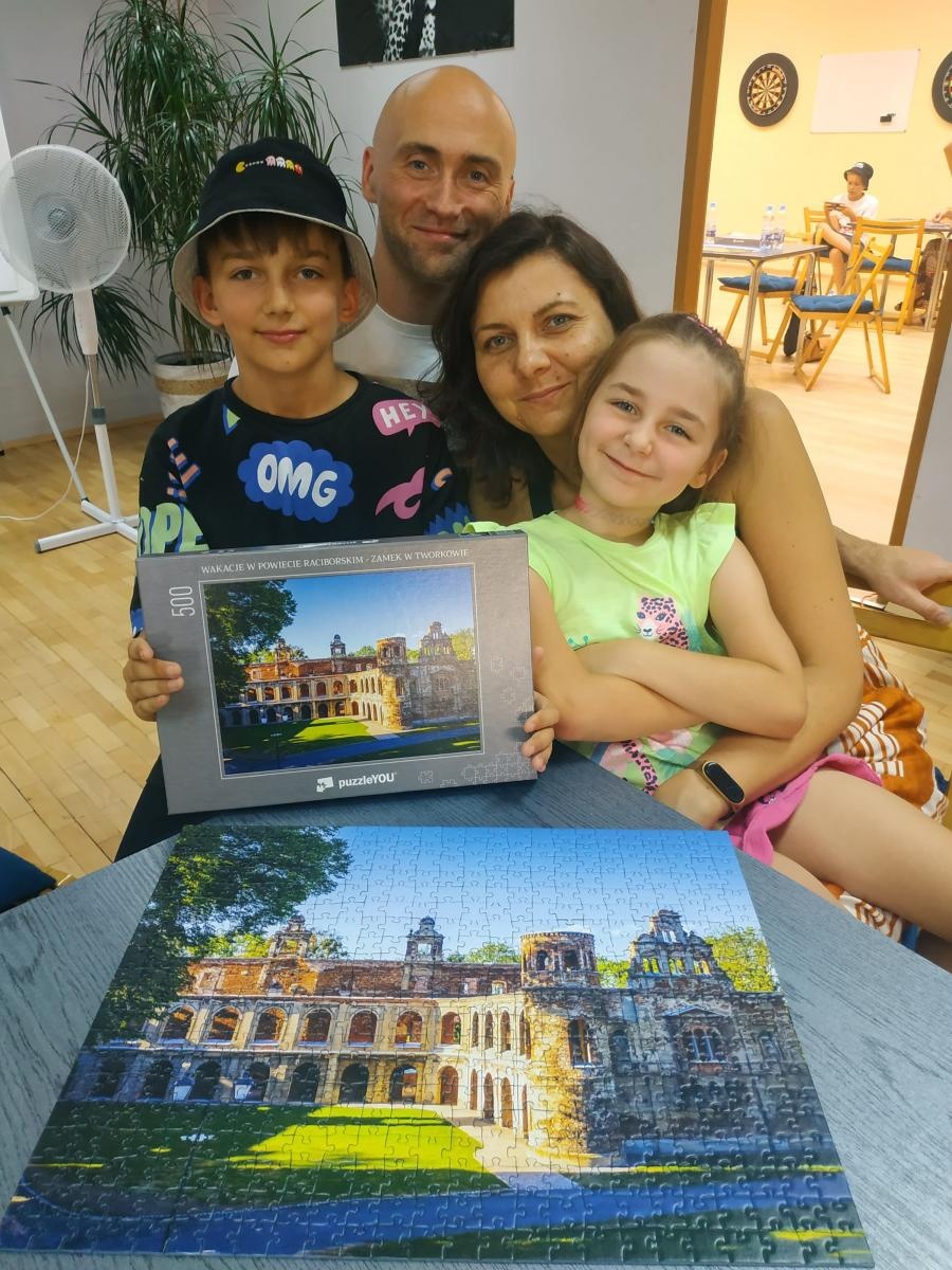 Zdjęcie w galerii na portalu naszraciborz.pl: Wakacje w powiecie. Układanie puzzli na czas [FOTO] wiadomości z regionu
