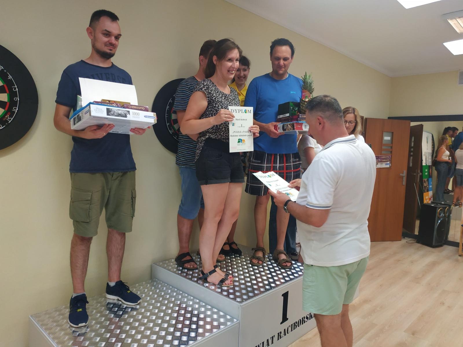 Zdjęcie w galerii na portalu naszraciborz.pl: Wakacje w powiecie. Układanie puzzli na czas [FOTO] wiadomości z regionu